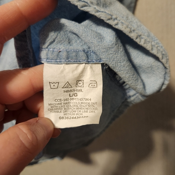 Wrangler Premium Quality light denim button up Size Large - Picture 4 of 5